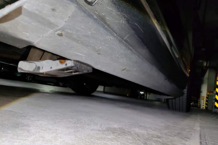 Used BMW X7  Chassis Front Left