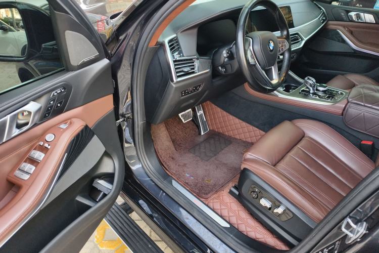 Used BMW X7 2019 xDrive40i Luxury Package with Leading Features Driver Seat