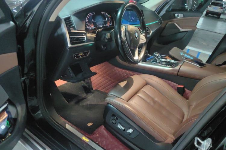 Used BMW X7 2019 xDrive40i Luxury Package with Leading Features Driver Seat