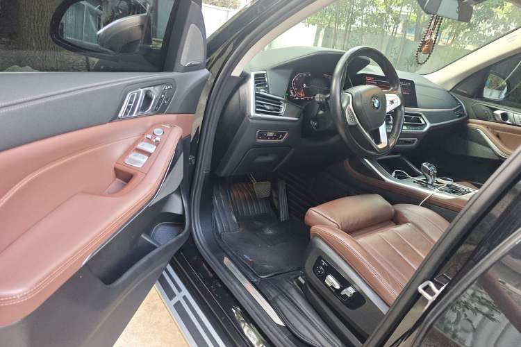 Used BMW X7 2019 xDrive40i Luxury Package with Leading Features Driver Seat
