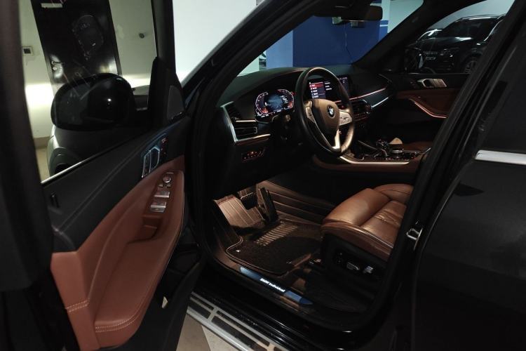 Used BMW X7 2019 xDrive40i Luxury Package with Leading Features Driver Seat