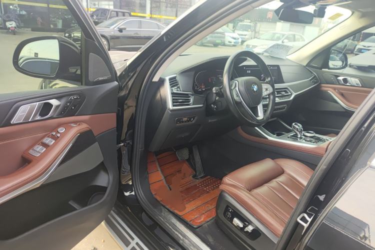 Used BMW X7 2019 xDrive40i Luxury Package with Leading Features Driver Seat