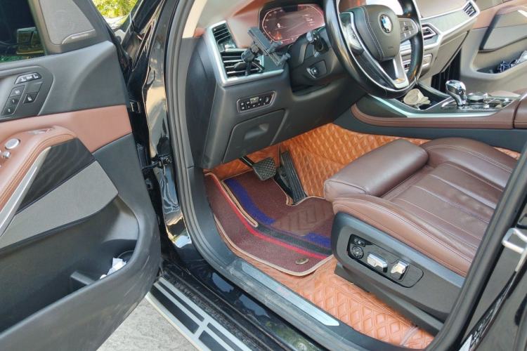 Used BMW X7 2019 xDrive40i Luxury Package with Leading Features Driver Seat