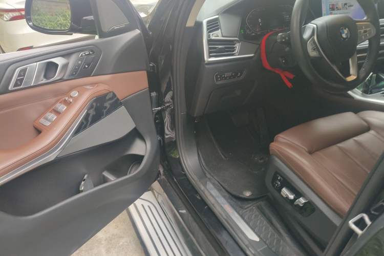 Used BMW X7 2019 xDrive40i Luxury Package with Leading Features Driver Seat