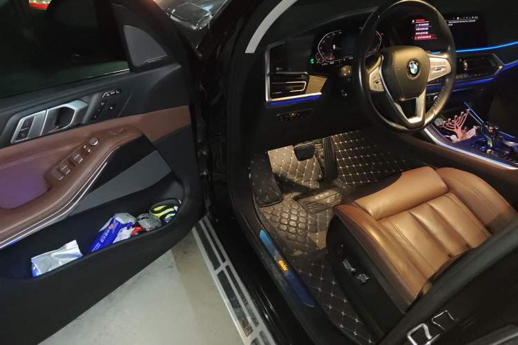 Used BMW X7 2019 xDrive40i Luxury Package with Leading Features Driver Seat