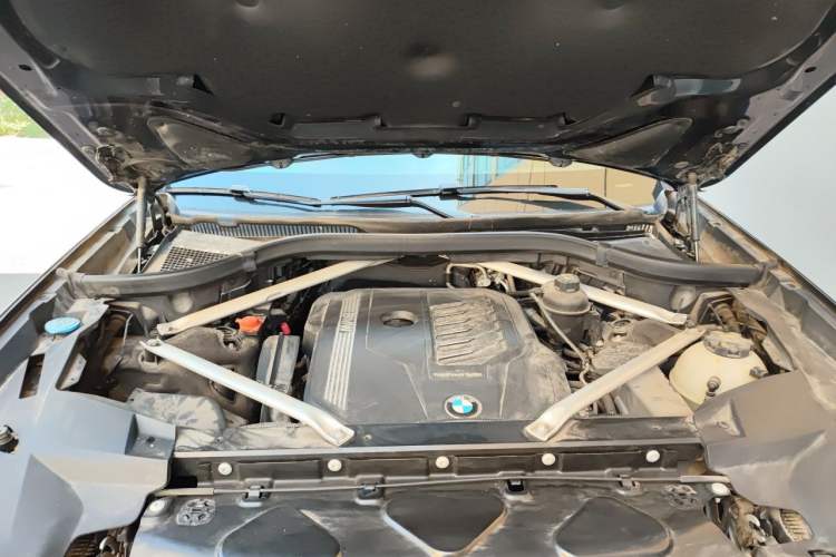Used BMW X7 2019 xDrive40i Luxury M Sport Package Engine Bay