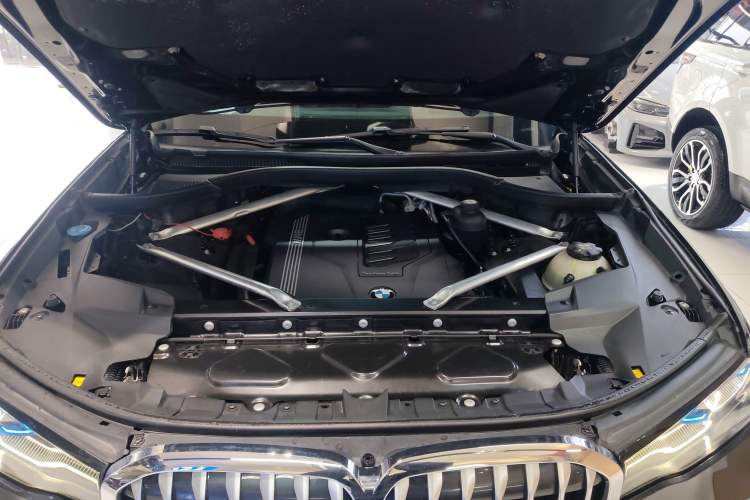 Used BMW X7 2019 xDrive40i Luxury M Sport Package Engine Bay