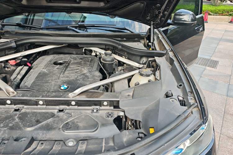 Used BMW X7 2019 xDrive40i Luxury M Sport Package Engine Bay Left