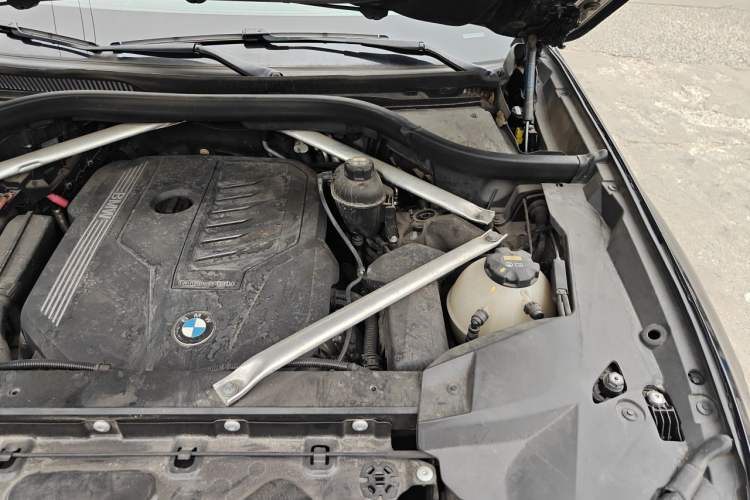 Used BMW X7 2019 xDrive40i Luxury M Sport Package Engine Bay Left