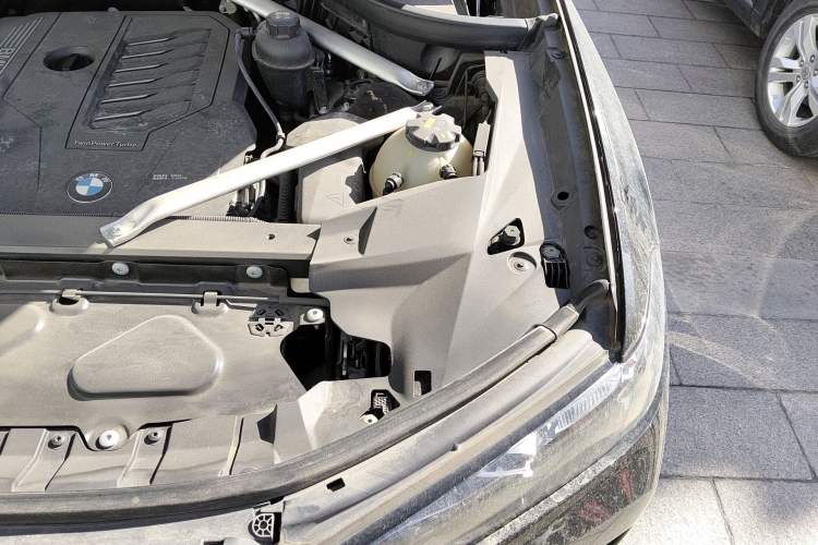 Used BMW X7  Engine Bay Left
