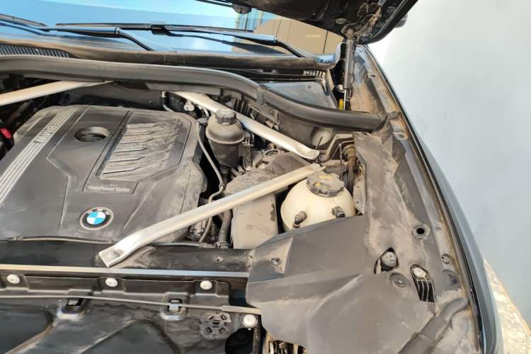 Used BMW X7 2019 xDrive40i Luxury M Sport Package Engine Bay Left