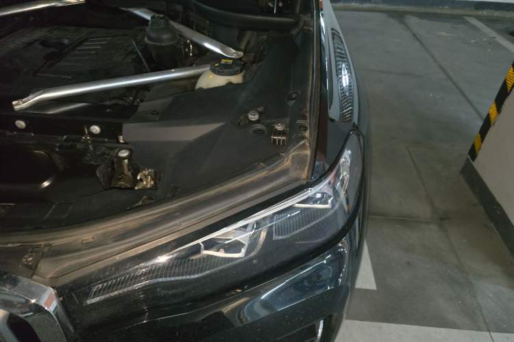 Used BMW X7 2019 xDrive40i Luxury Package with Leading Features Engine Bay Left