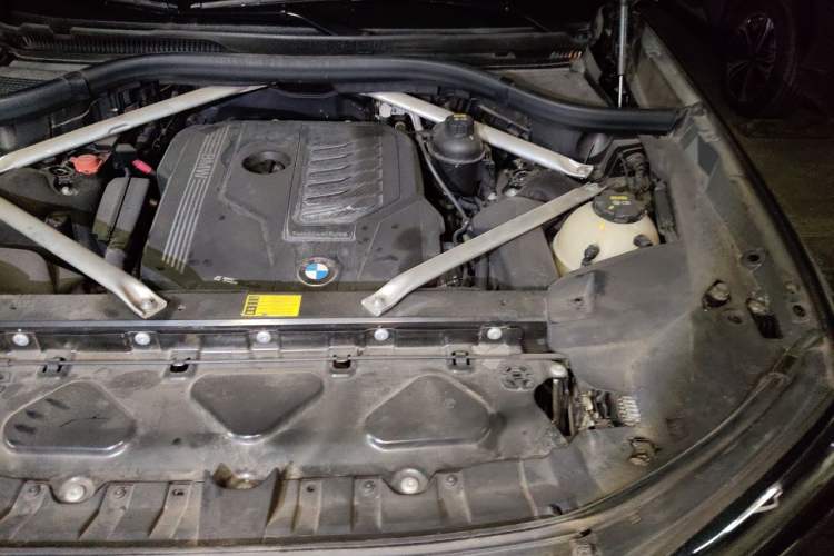 Used BMW X7  Engine Bay Left