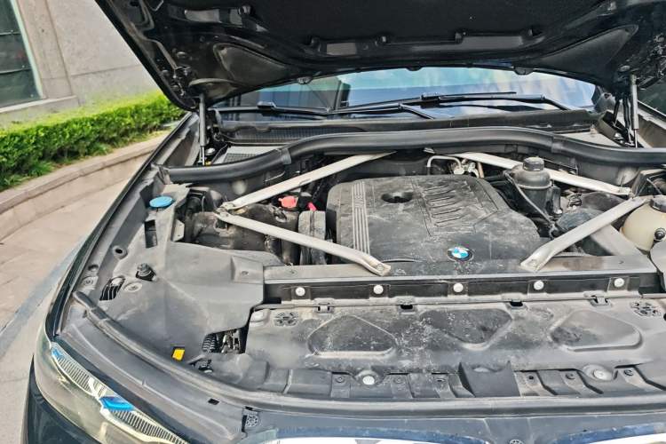 Used BMW X7 2019 xDrive40i Luxury M Sport Package Engine Bay Right