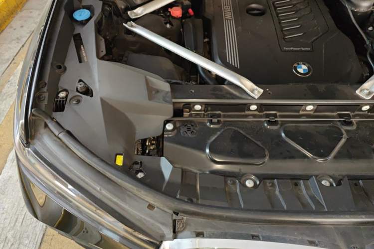 Used BMW X7 2019 xDrive40i Luxury M Sport Package Engine Bay Right