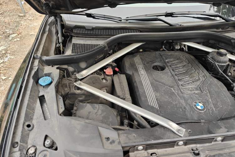 Used BMW X7 2019 xDrive40i Luxury M Sport Package Engine Bay Right