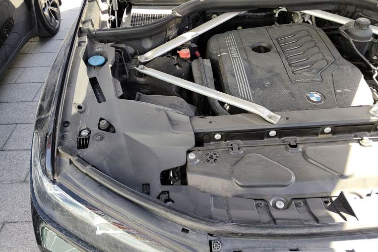 Used BMW X7  Engine Bay Right