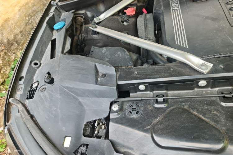 Used BMW X7 2019 xDrive40i Luxury M Sport Package Engine Bay Right