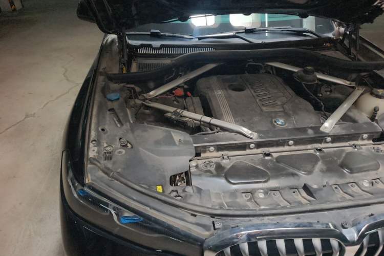 Used BMW X7 2019 xDrive40i Luxury M Sport Package Engine Bay Right