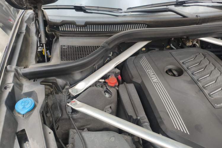 Used BMW X7 2019 xDrive40i Luxury M Sport Package Engine Bay Right