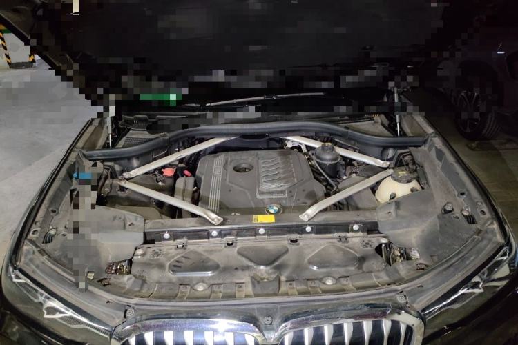 Used BMW X7  Engine Bay