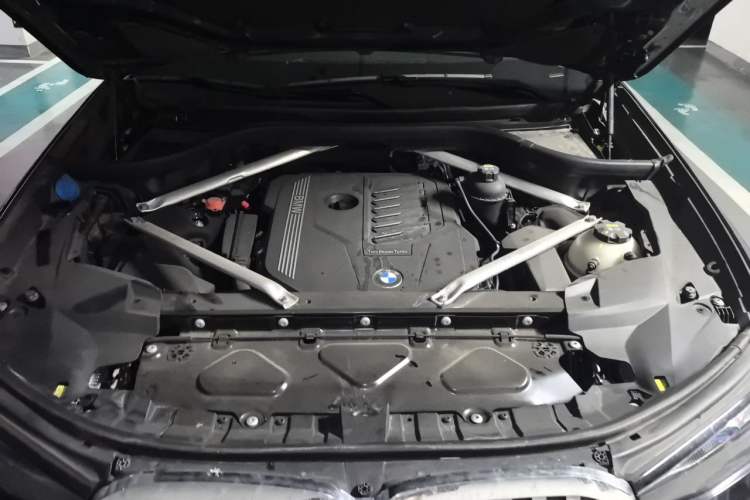Used BMW X7 2019 xDrive40i Luxury M Sport Package Engine Bay