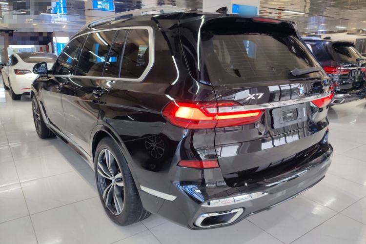 Used BMW X7 2019 xDrive40i Luxury M Sport Package Exterior 2