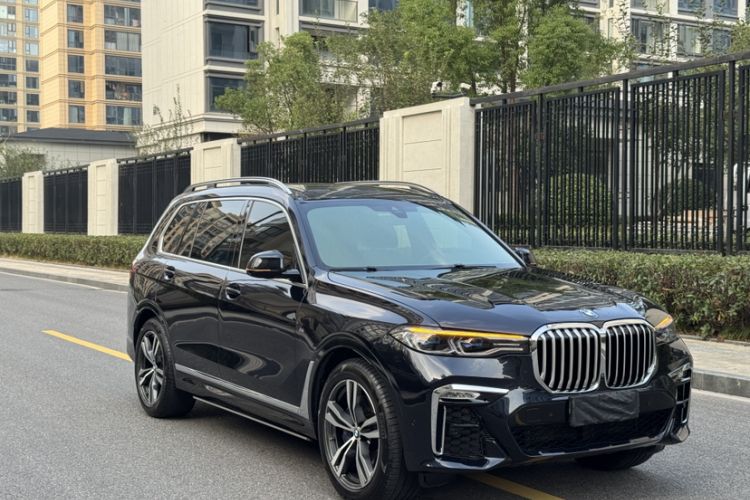 Used BMW X7 2019 xDrive40i Luxury M Sport Package Exterior 2