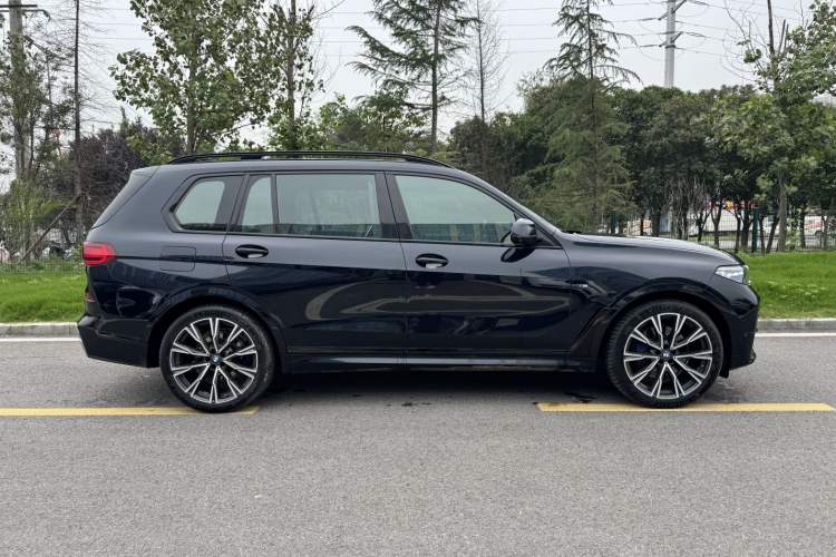Used BMW X7 2019 xDrive40i Executive Model M Sport Package Exterior 3