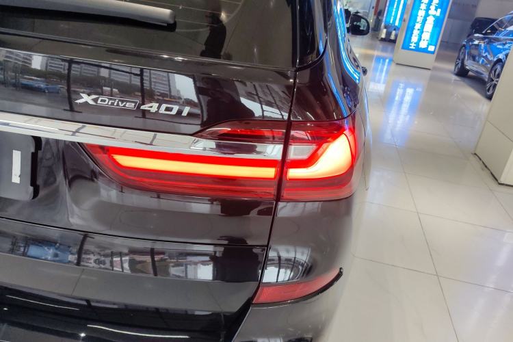 Used BMW X7 2019 xDrive40i Luxury M Sport Package Exterior 3