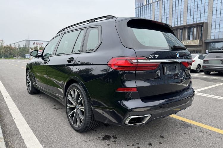 Used BMW X7 2019 xDrive40i Executive Model M Sport Package Exterior 4