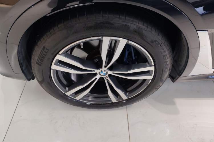 Used BMW X7 2019 xDrive40i Luxury M Sport Package Exterior 4