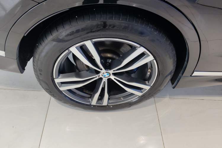 Used BMW X7 2019 xDrive40i Luxury M Sport Package Exterior 5