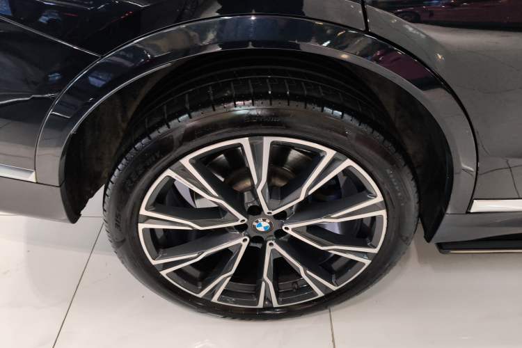 Used BMW X7 2019 xDrive40i Executive Model M Sport Package Exterior 5
