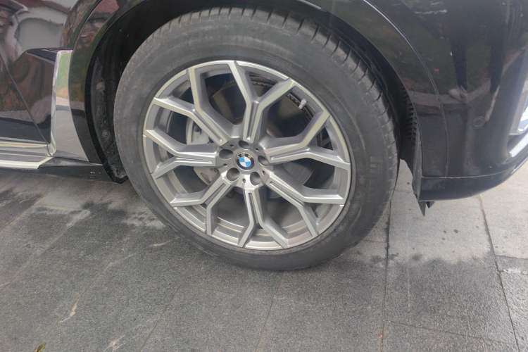 Used BMW X7 2019 xDrive40i Luxury Package with Leading Features Exterior 7