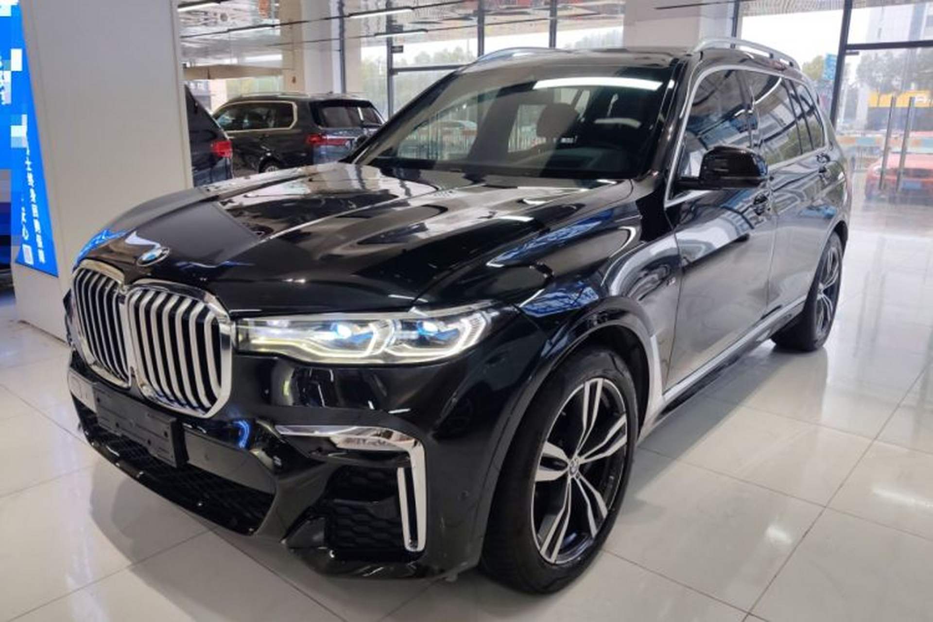 Used BMW X7 2019 xDrive40i Luxury M Sport Package Front Left 45 Deg
