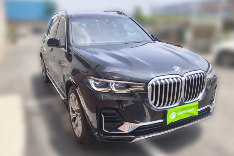 Used BMW X7 2019 xDrive40i Luxury Package with Leading Features Front Right 45 Deg