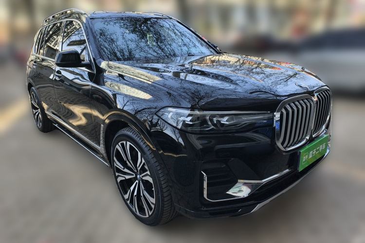 Used BMW X7 2019 xDrive40i Luxury Package with Leading Features Front Right 45 Deg