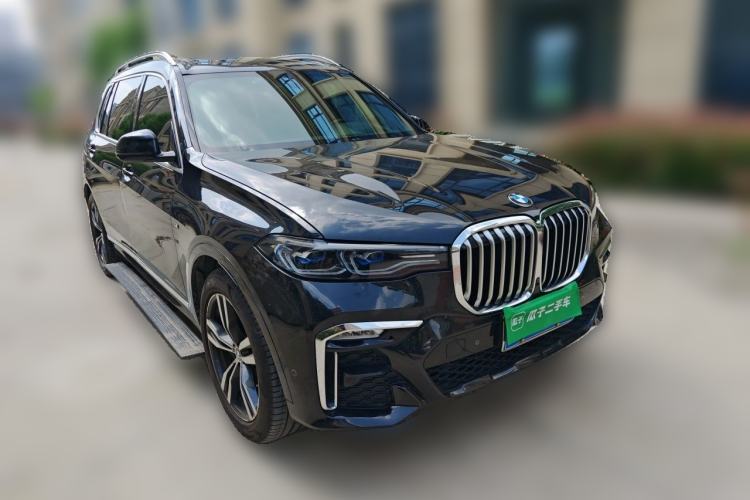 Used BMW X7 2019 xDrive40i Luxury M Sport Package Front Right 45 Deg