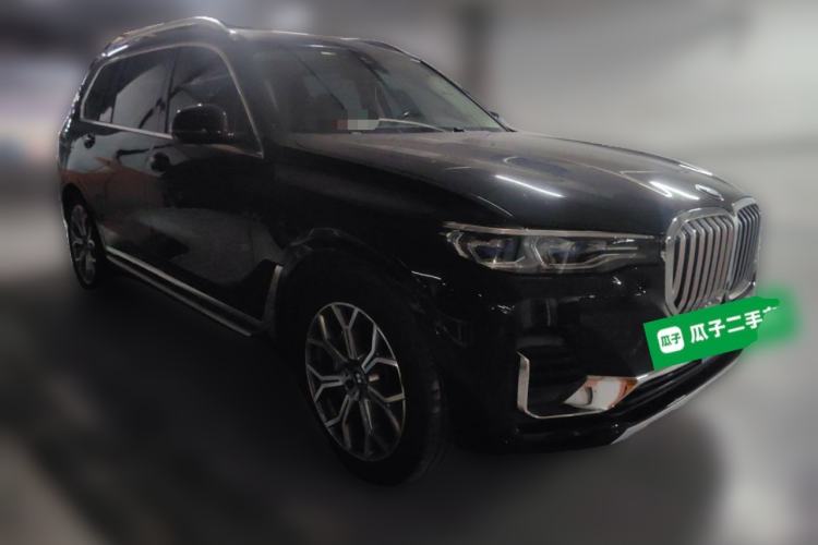 Used BMW X7 2019 xDrive40i Luxury Package with Leading Features Front Right 45 Deg