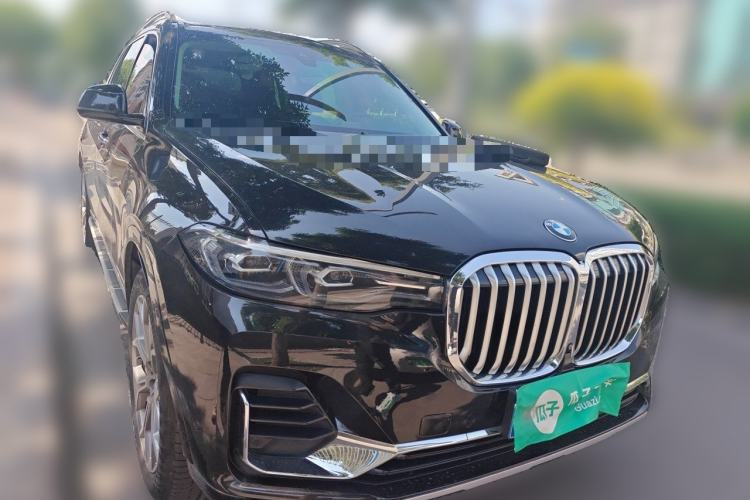 Used BMW X7 2019 xDrive40i Luxury Package with Leading Features Front Right 45 Deg