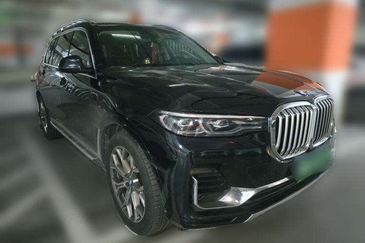Used BMW X7 2019 xDrive40i Luxury Package with Leading Features Front Right 45 Deg