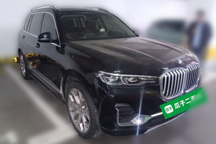 Used BMW X7 2019 xDrive40i Luxury Package with Leading Features Front Right 45 Deg