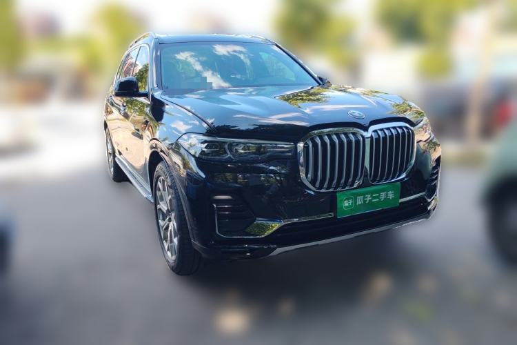 Used BMW X7 2019 xDrive40i Luxury Package with Leading Features Front Right 45 Deg