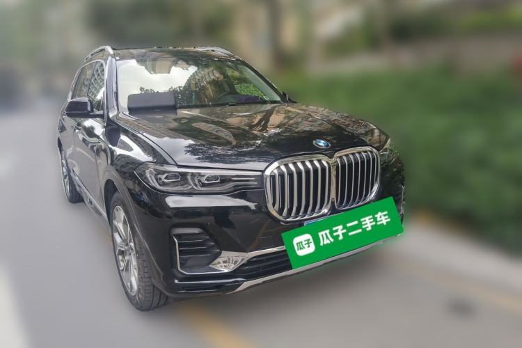 Used BMW X7 2019 xDrive40i Luxury Package with Leading Features Front Right 45 Deg