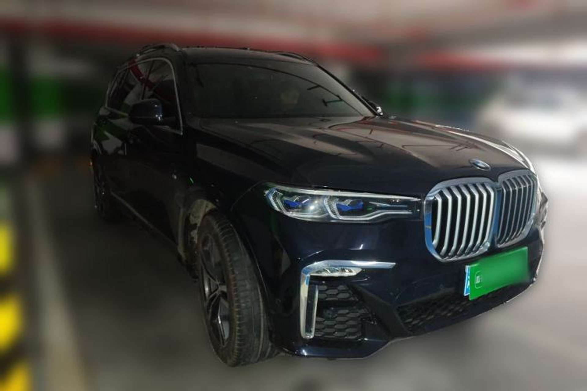 Used BMW X7 2019 xDrive40i Luxury Package with Leading Features Front Right 45 Deg
