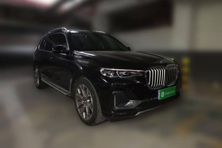 Used BMW X7 2019 xDrive40i Luxury Package with Leading Features Front Right 45 Deg