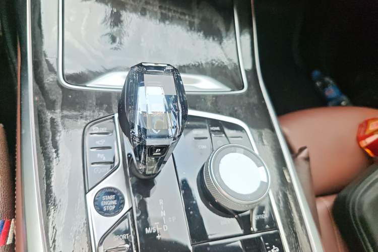Used BMW X7 2019 xDrive40i Luxury M Sport Package Gear Lever