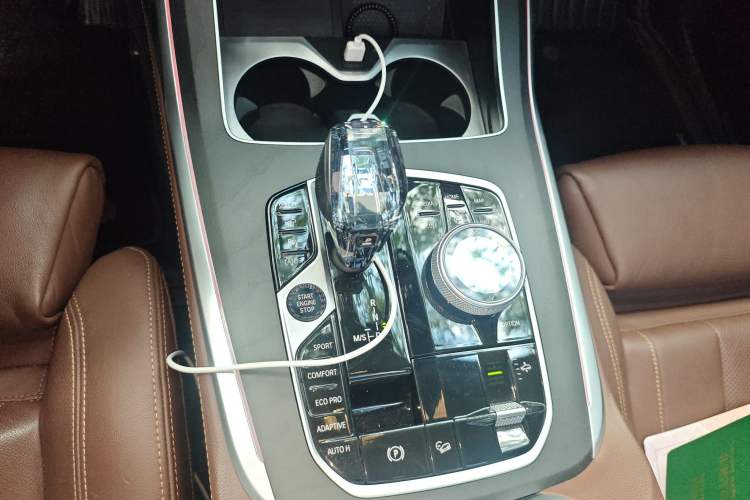 Used BMW X7 2019 xDrive40i Luxury Package with Leading Features Gear Lever