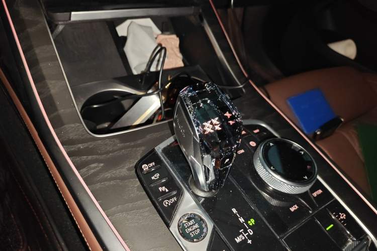 Used BMW X7 2019 xDrive40i Luxury Package with Leading Features Gear Lever